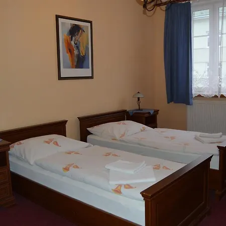 Paradise ホテル 3*