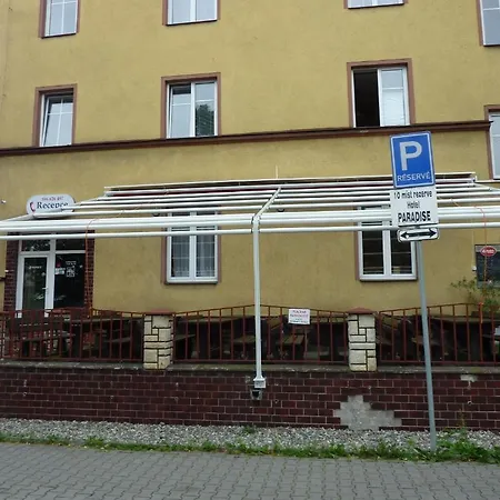 Paradise ホテル 3*