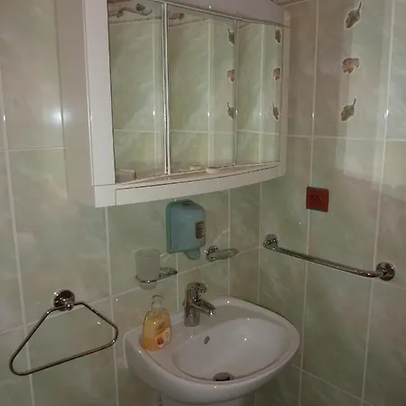 Paradise ホテル 3*